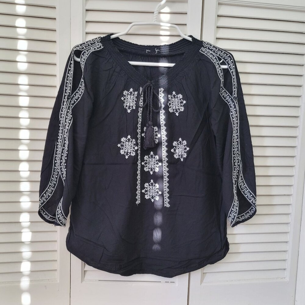 Loft Blouse with White Pattern Embroidery